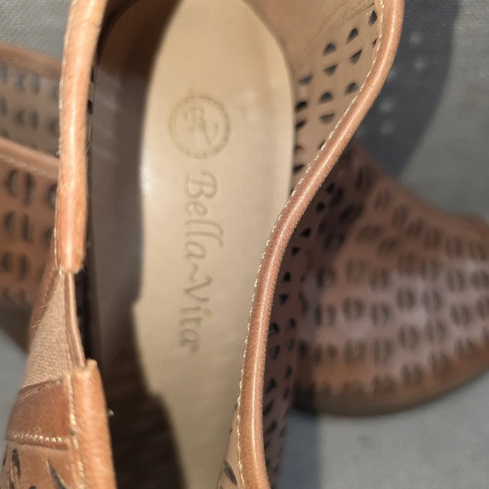 Bella Vita Tan Leather Upper Peep Toe Shoes Size 8.5 Medium